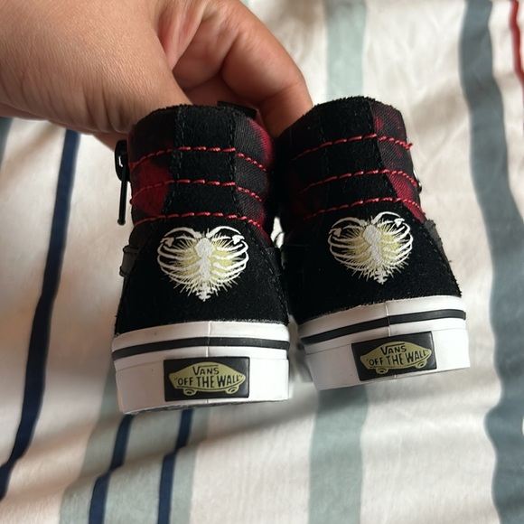 Vans Toddler Size 5 Hi-Top - Red & Black Glow-in-the-Dark Skeleton Edition - Picture 6 of 6
